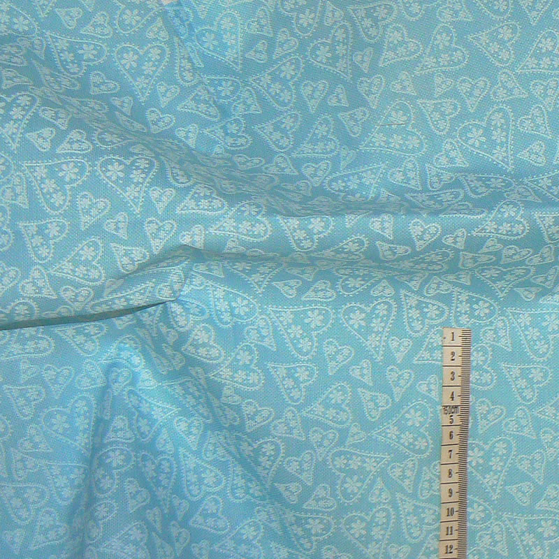 7F32 Bavlněná látka plátno 22x140cm bílá srdce na tyrkysové zbytek na patchwork