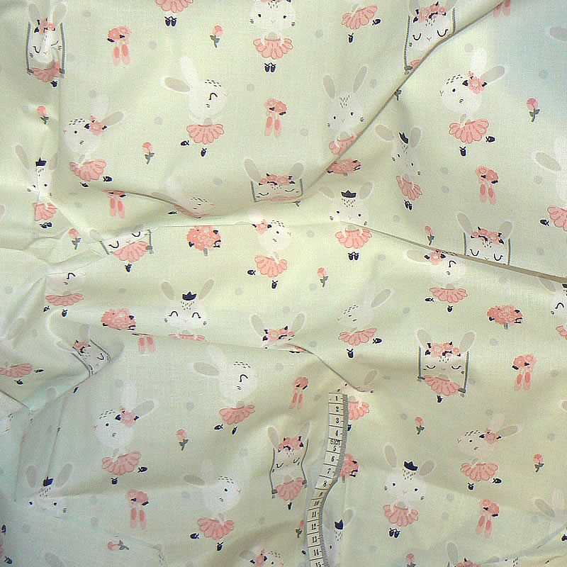 7G191 Bavlněná látka 66x66cm králíčci mint zbytek na patchwork