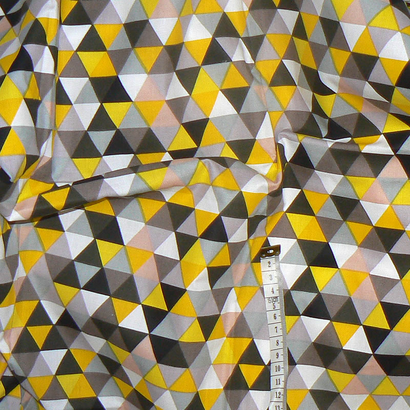 0800 Bavlněná látka plátno 40x79cm trojúhelníky žlutohnědá zbytek na patwchwork