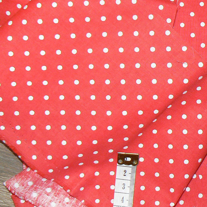 7K50 Bavlněná látka 200x13cm bílý puntík na červené zbytek na patchwork
