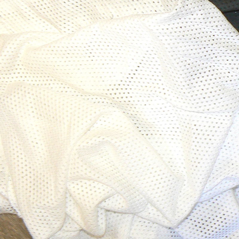 7M98 Bavlněný děrovaný úplet 49x150cm bílá zbytek na patchwork/oděvy