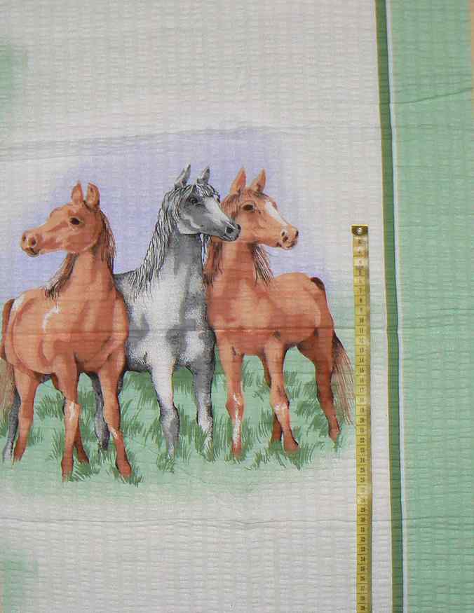 Bavlněný krep látka koníci na zelené 68x45cm (U144)