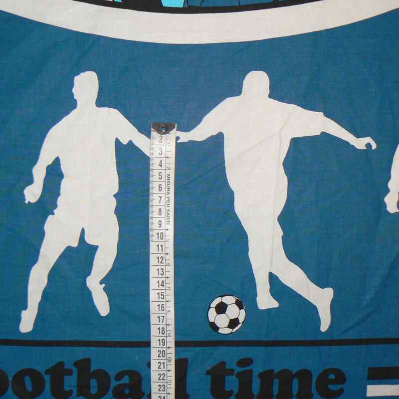 Bavlněná látka 35x34cm fotbalisté na modré zbytek na patchwork (1N183)
