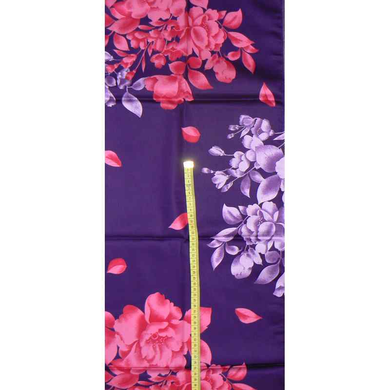 Bavlněný satén látka 280x30cm květy na fialové zbytek na patchwork (1O53)