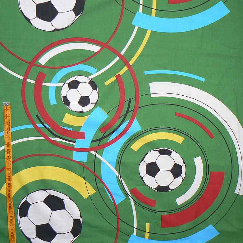 Bavlněná látka 96x160cm fotbalisté zelená vzor zbytek na patchwork (1P99)