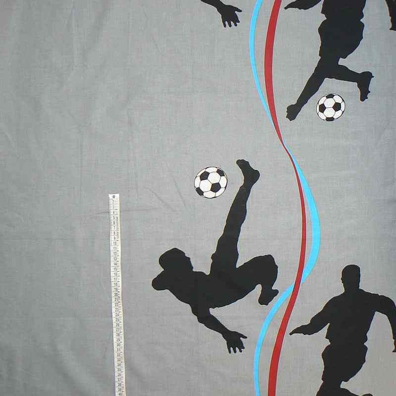 Bavlněná látka 140x80cm fotbalisté šedá zbytek na patchwork (1P120)