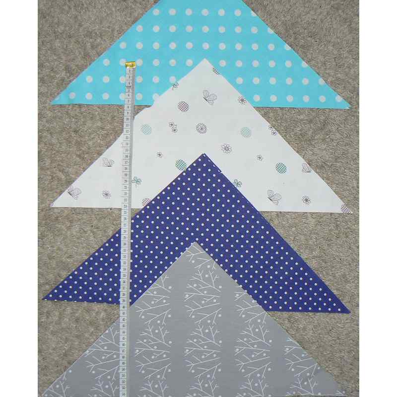 Balíček bavlněných látek 34x34x47(8ks) balíček puntík na patchwork (bal67)