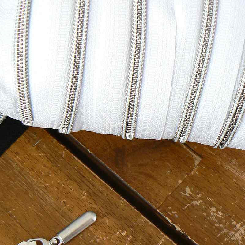 MZ2 bílostříbrná zip spirálový v metráži cena za 1 metr šířka spirály 5mm