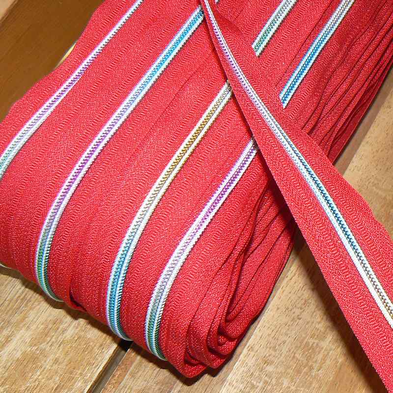 DZ červená Duhový zip spirálový v metráži cena za 1 metr šířka spirály 5mm