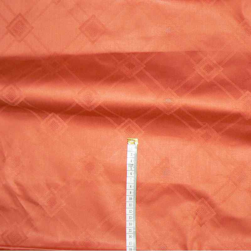 DA804 Exkluzívní damašková ubrusovina 140x140cm tmavá cihla čtverce