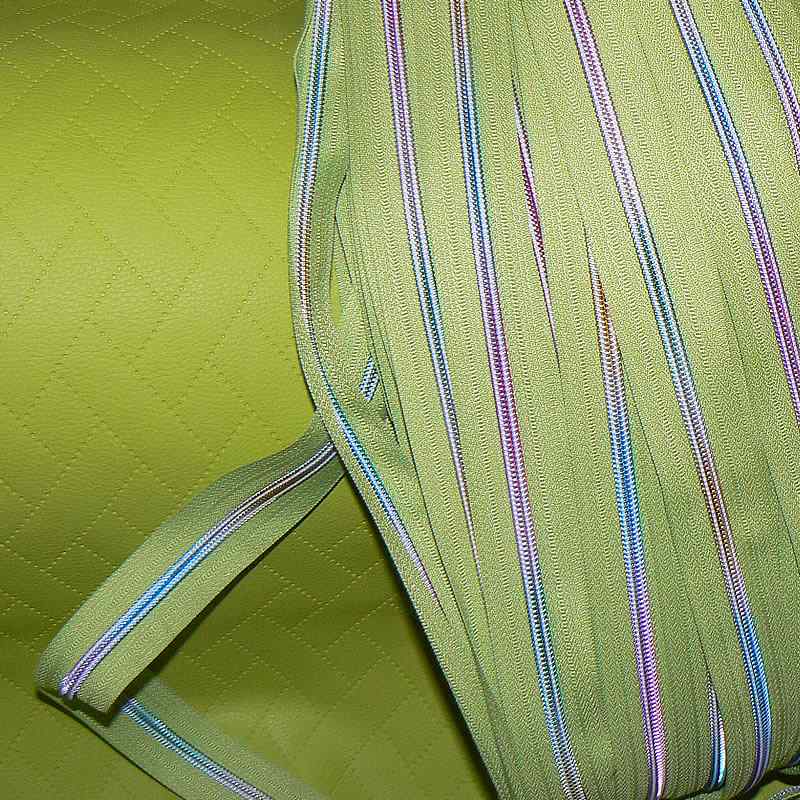 KK319/1 Exkluzívní koženka zbytek 52x140cm koženka cikcak obdélníčky zelená na vatelínu