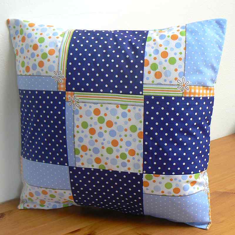 Bavlněná látka 99x9cm puntíky modrá zbytek na patchwork (1B101)
