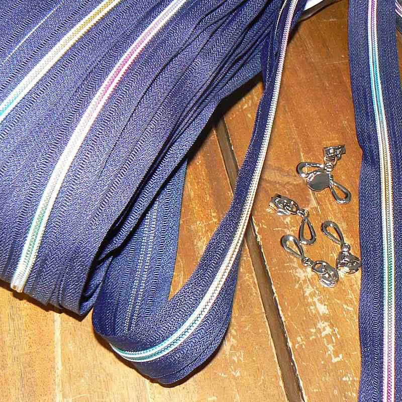 DZ tmavě modrá Duhový zip spirálový v metráži cena za 1 metr šířka spirály 5mm