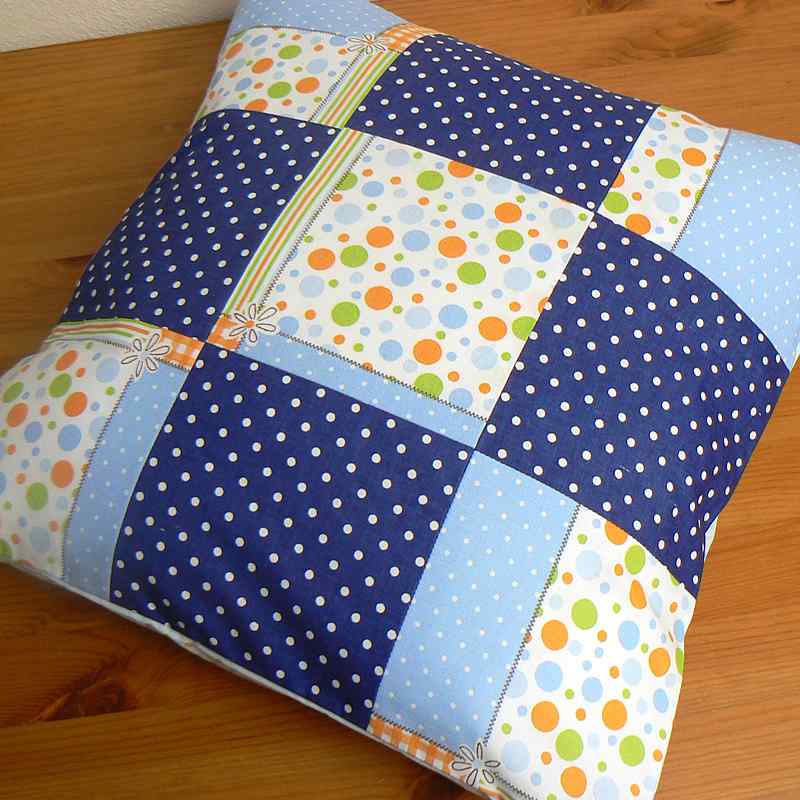 Bavlněná látka 99x9cm puntíky modrá zbytek na patchwork (1B101)
