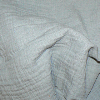 6H45 Mušelín dvojitá gázovina bavlněná látka šedá 15x65cm zbytek