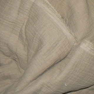 7A6 Mušelín dvojitá gázovina bavlněná látka 20x70cm khaki zbytek