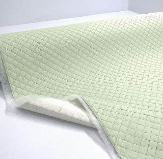 KK400 Exkluzívní koženka zbytek 45x140cm koženka čtverečky 3x3cm pistáciová na vatelínu