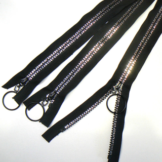 ZA50C Zip abeceda plastový dělitelný 50cm s dekorativním jezdcem šířka spirály 5mm černo-stříbrná