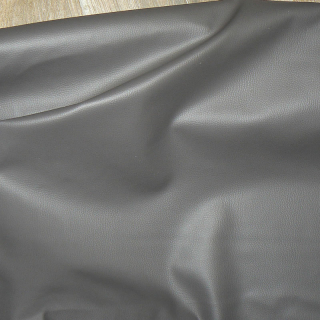 KK209 Exkluzívní koženka zbytek 45x140cm koženka hnědošedá tenší hladká